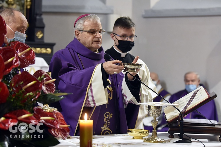 Pogrzeb ks. Stefana Smotera, proboszcza z parafii pw. św. Michała Archanioła w Bystrzycy Kłodzkiej