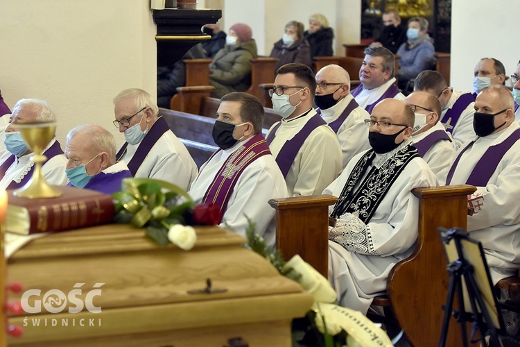 Pogrzeb ks. Stefana Smotera, proboszcza z parafii pw. św. Michała Archanioła w Bystrzycy Kłodzkiej