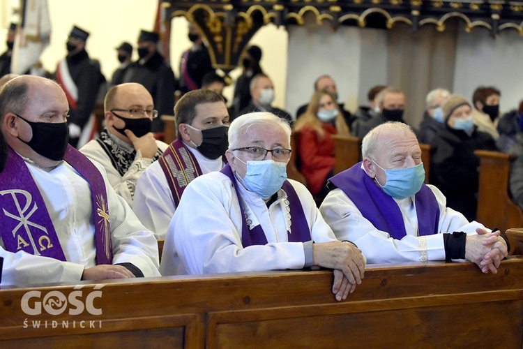 Pogrzeb ks. Stefana Smotera, proboszcza z parafii pw. św. Michała Archanioła w Bystrzycy Kłodzkiej