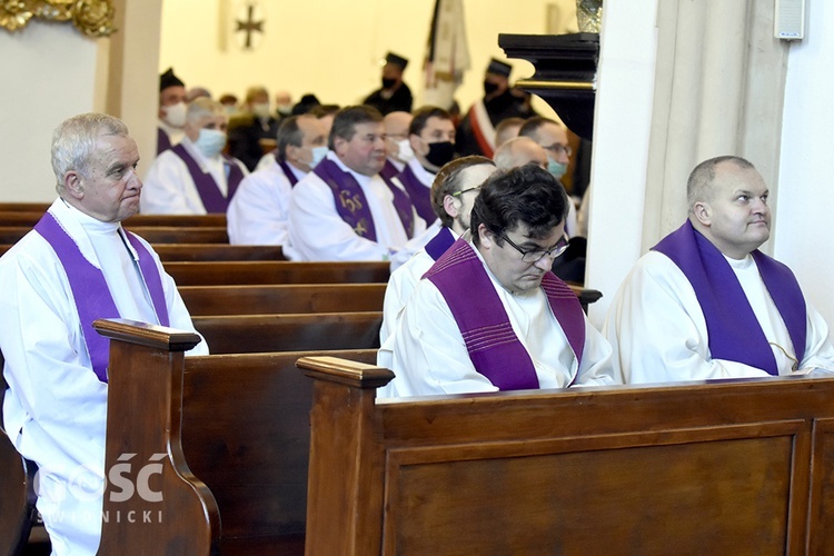 Pogrzeb ks. Stefana Smotera, proboszcza z parafii pw. św. Michała Archanioła w Bystrzycy Kłodzkiej