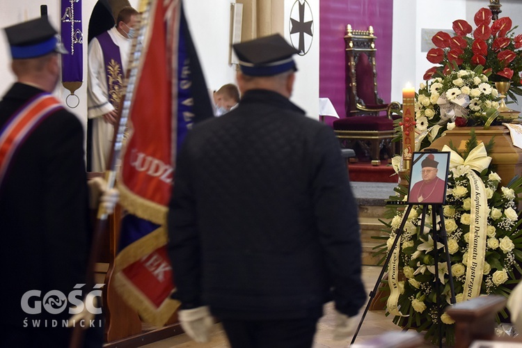 Pogrzeb ks. Stefana Smotera, proboszcza z parafii pw. św. Michała Archanioła w Bystrzycy Kłodzkiej