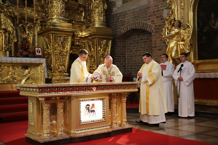 Konsekracja nowego ołtarza w kościele Bożego Ciała w Krakowie