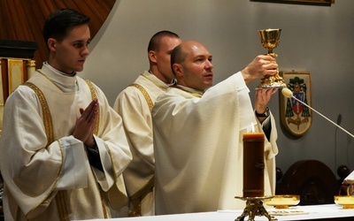 Odpustowej Eucharystii przewodniczył ks. kan. Krzysztof Kinowski, rektor GSD.