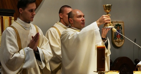 Odpustowej Eucharystii przewodniczył ks. kan. Krzysztof Kinowski, rektor GSD.