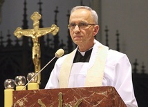 	Ks. Roman Stafin jest doktorem teologii; bliska mu jest duchowość liturgii Mszy św. Jest także byłym kapelanem sióstr klarysek, a obecnie ojcem duchowym kapłanów.