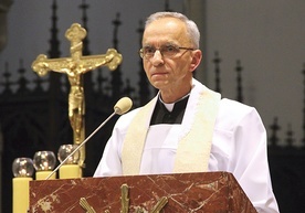 	Ks. Roman Stafin jest doktorem teologii; bliska mu jest duchowość liturgii Mszy św. Jest także byłym kapelanem sióstr klarysek, a obecnie ojcem duchowym kapłanów.