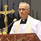 	Ks. Roman Stafin jest doktorem teologii; bliska mu jest duchowość liturgii Mszy św. Jest także byłym kapelanem sióstr klarysek, a obecnie ojcem duchowym kapłanów.