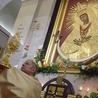 Po Mszy św. w bazylice rozpoczęło się nabożeństwo eucharystyczne z Litanią do MB Ostrobramskiej.