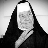 ▲	Sędziwa siostra zmarła w wieku 106 lat.