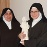 ▲	Siostra Kasjana (z lewej) i s. Judyta opowiadają o Adwencie i Bożym Narodzeniu w swojej wspólnocie.