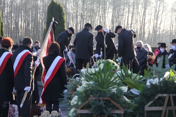 Dąbrowa Tarnowska pożegnała śp. ks. prał. Józefa Porembę