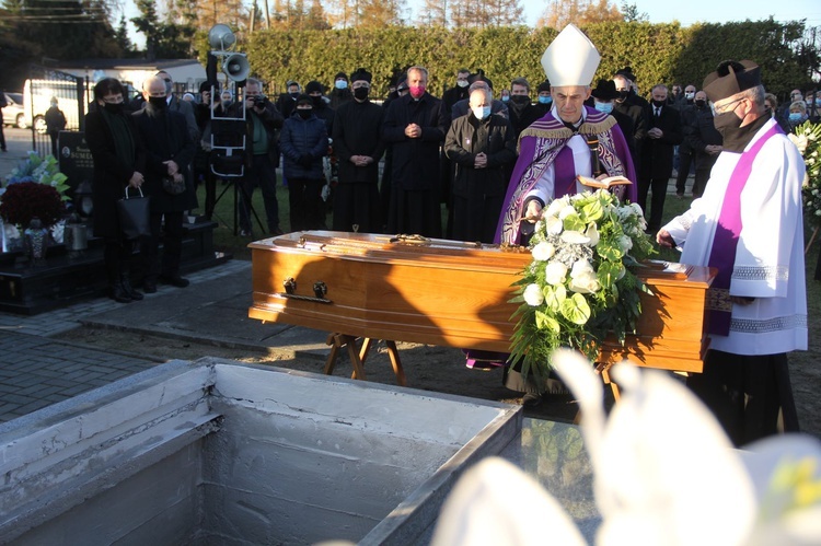 Dąbrowa Tarnowska pożegnała śp. ks. prał. Józefa Porembę