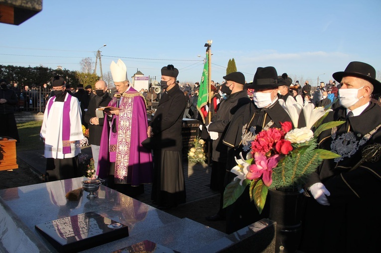 Dąbrowa Tarnowska pożegnała śp. ks. prał. Józefa Porembę