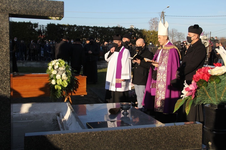 Dąbrowa Tarnowska pożegnała śp. ks. prał. Józefa Porembę