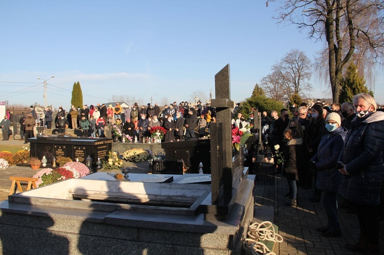 Dąbrowa Tarnowska pożegnała śp. ks. prał. Józefa Porembę