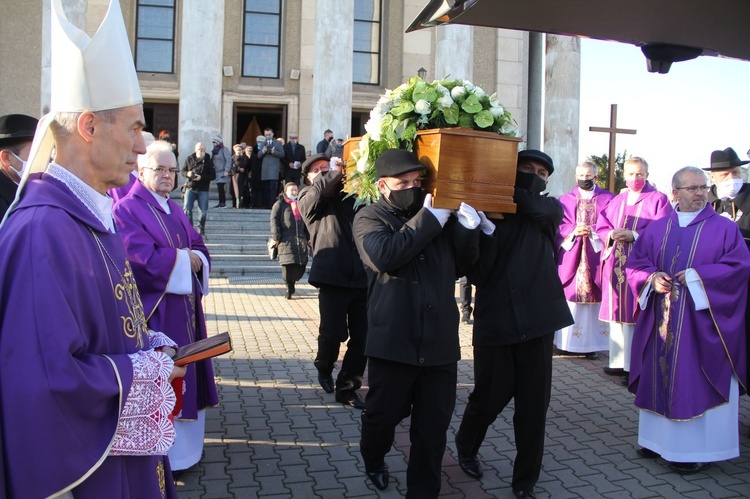 Dąbrowa Tarnowska pożegnała śp. ks. prał. Józefa Porembę