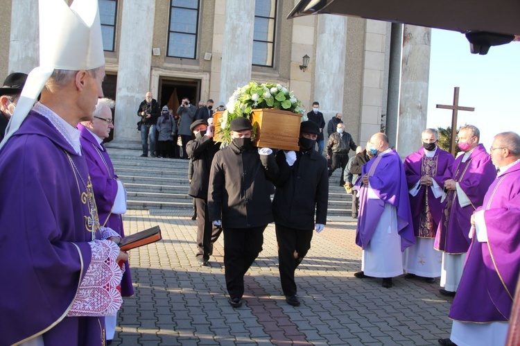 Dąbrowa Tarnowska pożegnała śp. ks. prał. Józefa Porembę