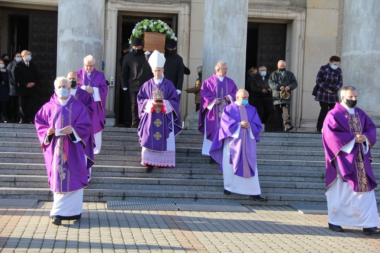 Dąbrowa Tarnowska pożegnała śp. ks. prał. Józefa Porembę