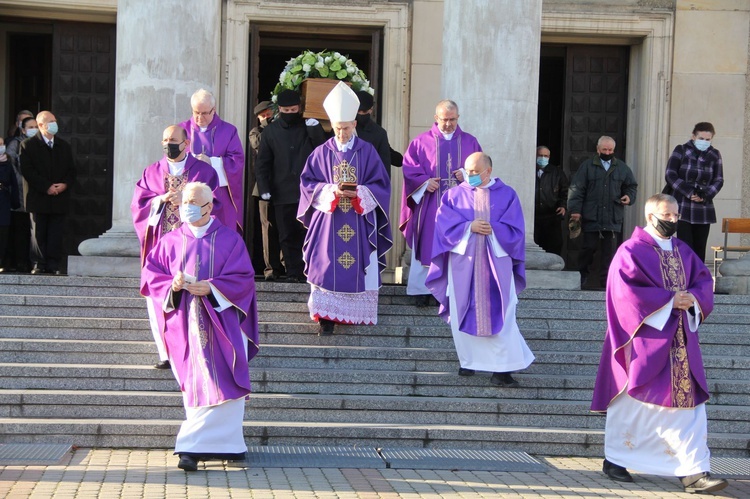 Dąbrowa Tarnowska pożegnała śp. ks. prał. Józefa Porembę