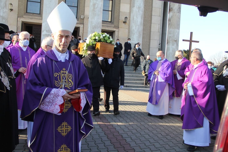 Dąbrowa Tarnowska pożegnała śp. ks. prał. Józefa Porembę