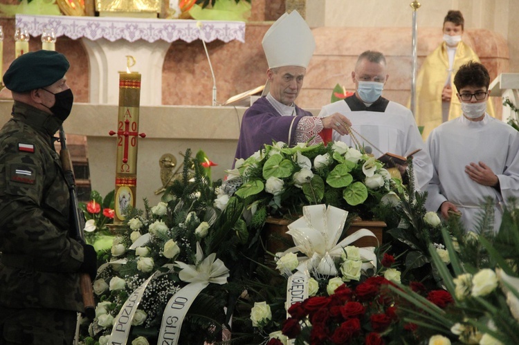 Dąbrowa Tarnowska pożegnała śp. ks. prał. Józefa Porembę