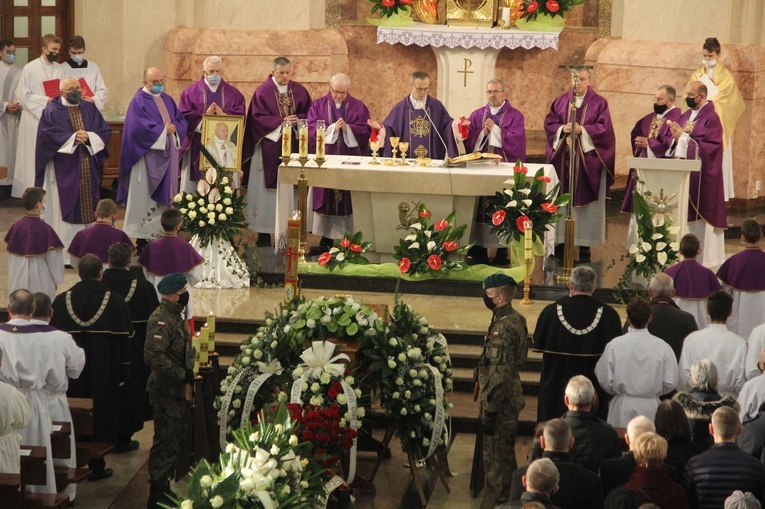 Dąbrowa Tarnowska pożegnała śp. ks. prał. Józefa Porembę