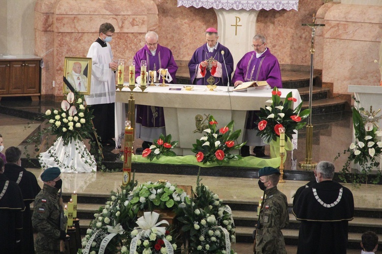 Dąbrowa Tarnowska pożegnała śp. ks. prał. Józefa Porembę