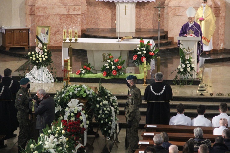 Dąbrowa Tarnowska pożegnała śp. ks. prał. Józefa Porembę