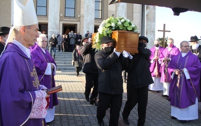 Dąbrowa Tarnowska pożegnała śp. ks. prał. Józefa Porembę