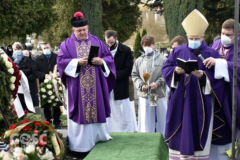 Ostatnie pożegnanie ks. Stanisława Czachora