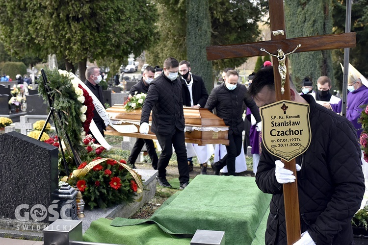 Ostatnie pożegnanie ks. Stanisława Czachora