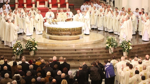 Archiwum. Ingres abp. Wiktora Skworca do katedry Chrystusa Króla w Katowicach