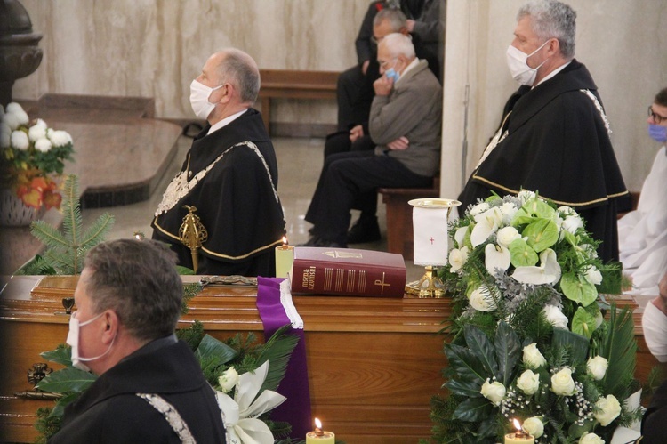 Dąbrowa Tarnowska pożegnała śp. ks. Józefa Porembę. W kapłaństwie był szczęśliwy