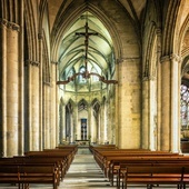 Francja: Biskupi walczą o Msze z udziałem wiernych