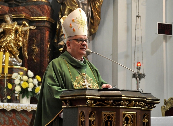 Dyspensa, udział w liturgii, troska o chorych, Komunia św. i spowiedź przedświąteczna