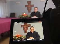 Przewodnikiem w konferencjach głoszonych przez ks. Mirosława Rakoczego jest sługa Boży ks. Franciszek Blachnicki.