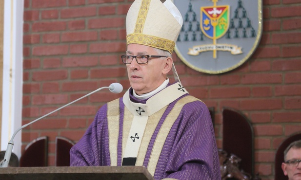Abp Skworc: Szukajmy Bożego światła i nadziei