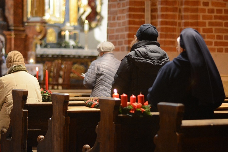 Poświęcenie wieńców adwentowych w katedrze opolskiej