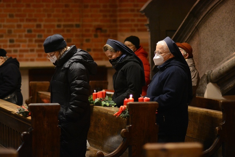 Poświęcenie wieńców adwentowych w katedrze opolskiej