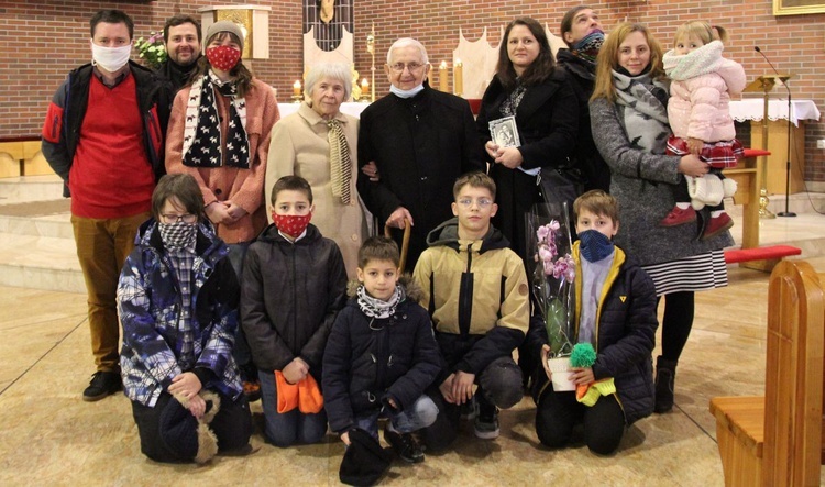 Władysława i Jan Gąsiorkowie, 70 lat po ślubie w gronie najbliższych.