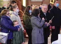 19 delegacji różnych stanów, środowisk i zawodów  	oddało się pod Chrystusową opiekę.