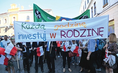 ▲	 Jeden z transparentów na Diecezjalnym Marszu dla Życia i Rodziny.