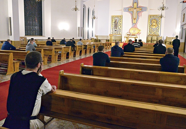 Adoracja Najświętszego Sakramentu.