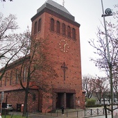 ▲	Świątynia została wybudowana w zaledwie 8 miesięcy. Poświęcił ją kard. A. Bertram, metropolita wrocławski, 30 listopada 1930 r.