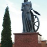 Nowy pomnik patronki miasta stanął w centrum w 2014 roku.