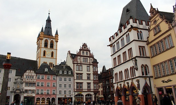 Wjechał w pieszych na deptaku w Trewirze