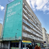 Mural przy metrze Politechnika przy ul. Waryńskiego. 21.04.2020 Warszawa