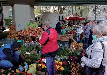 Kupowanie na świeżym powietrzu może być bezpieczniejsze niż w sklepie.