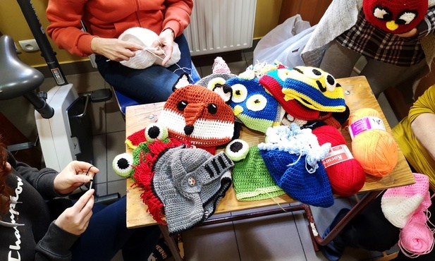Katowice. Czapki dla małych podopiecznych oddziałów onkologii 