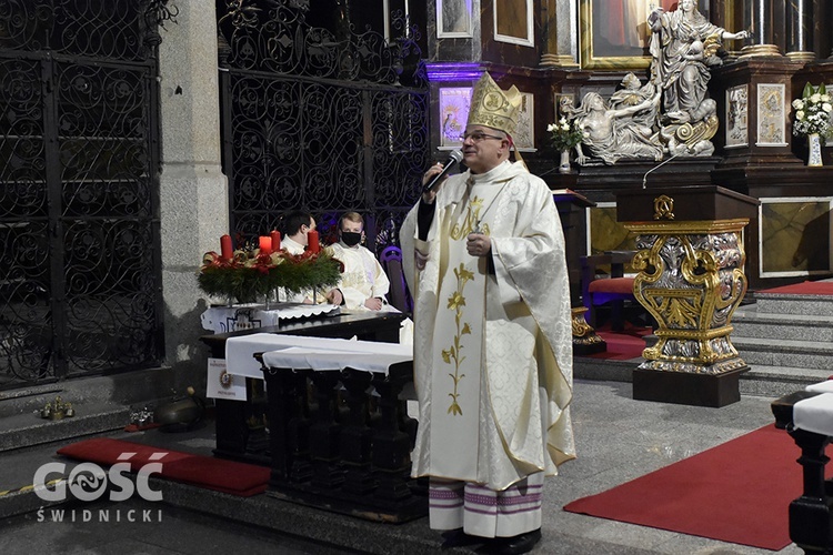 Roraty z biskupem w parafii katedralnej